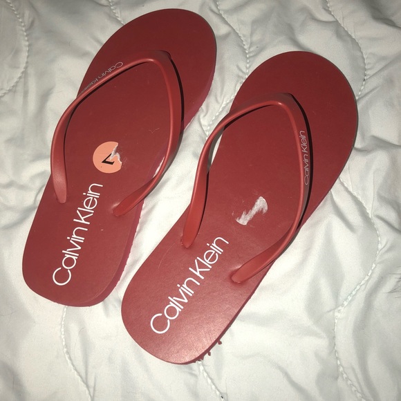 calvin klein flip flops red